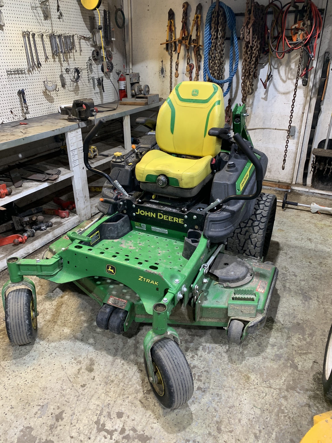 2023 John Deere Z930M Image 1