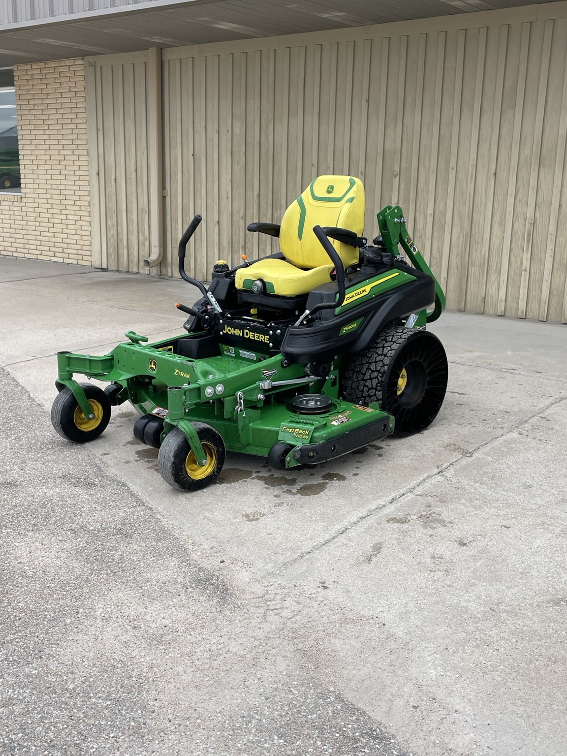 2023 John Deere Z930M Image 1