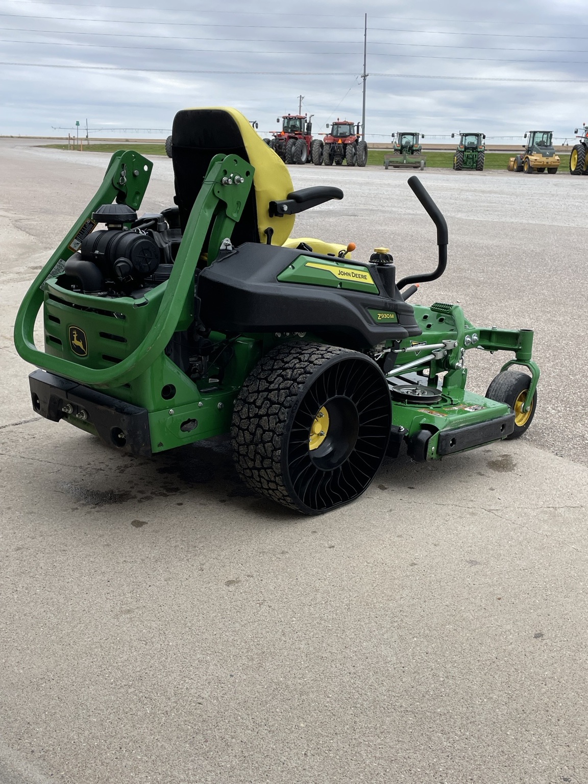 2023 John Deere Z930M Image 3