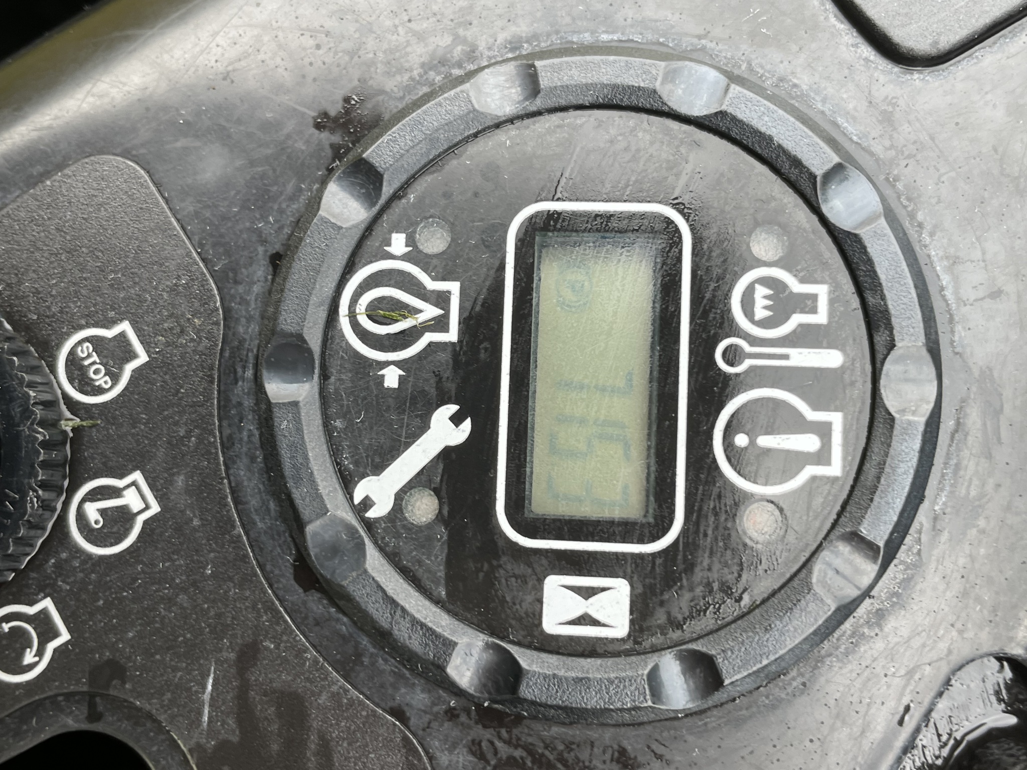 2023 John Deere Z930M Image 6