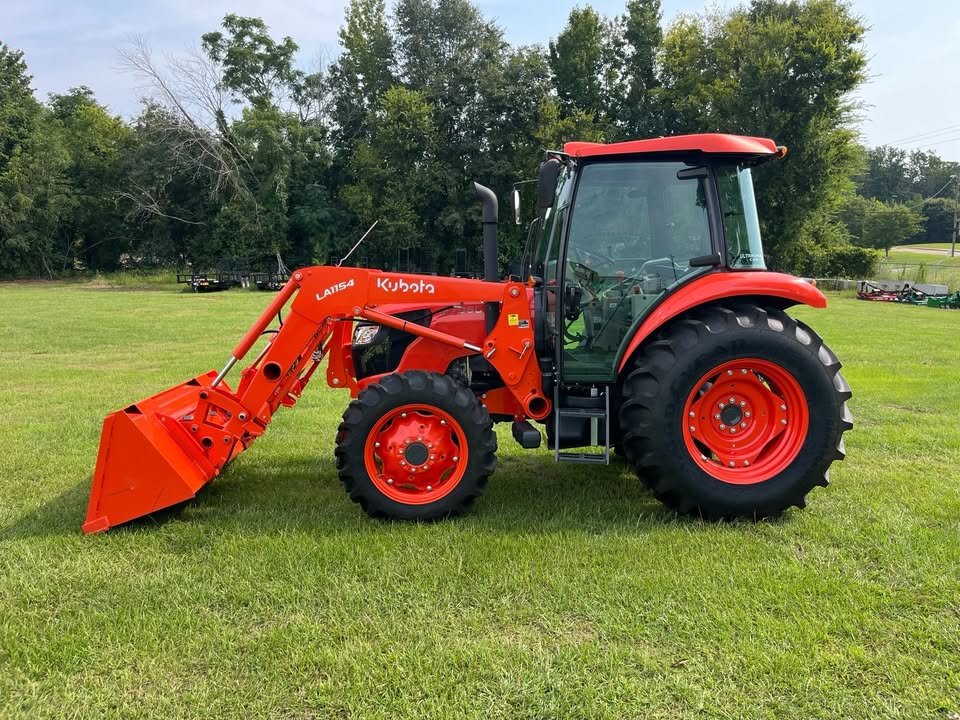 2023 Kubota M7060 Image 2