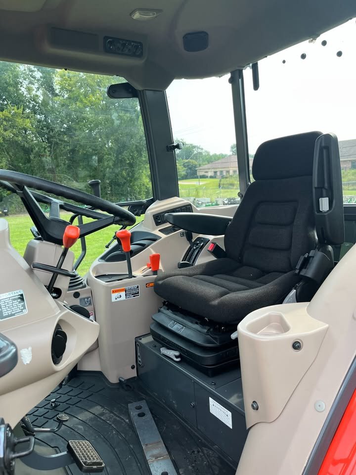 2023 Kubota M7060 Image 8