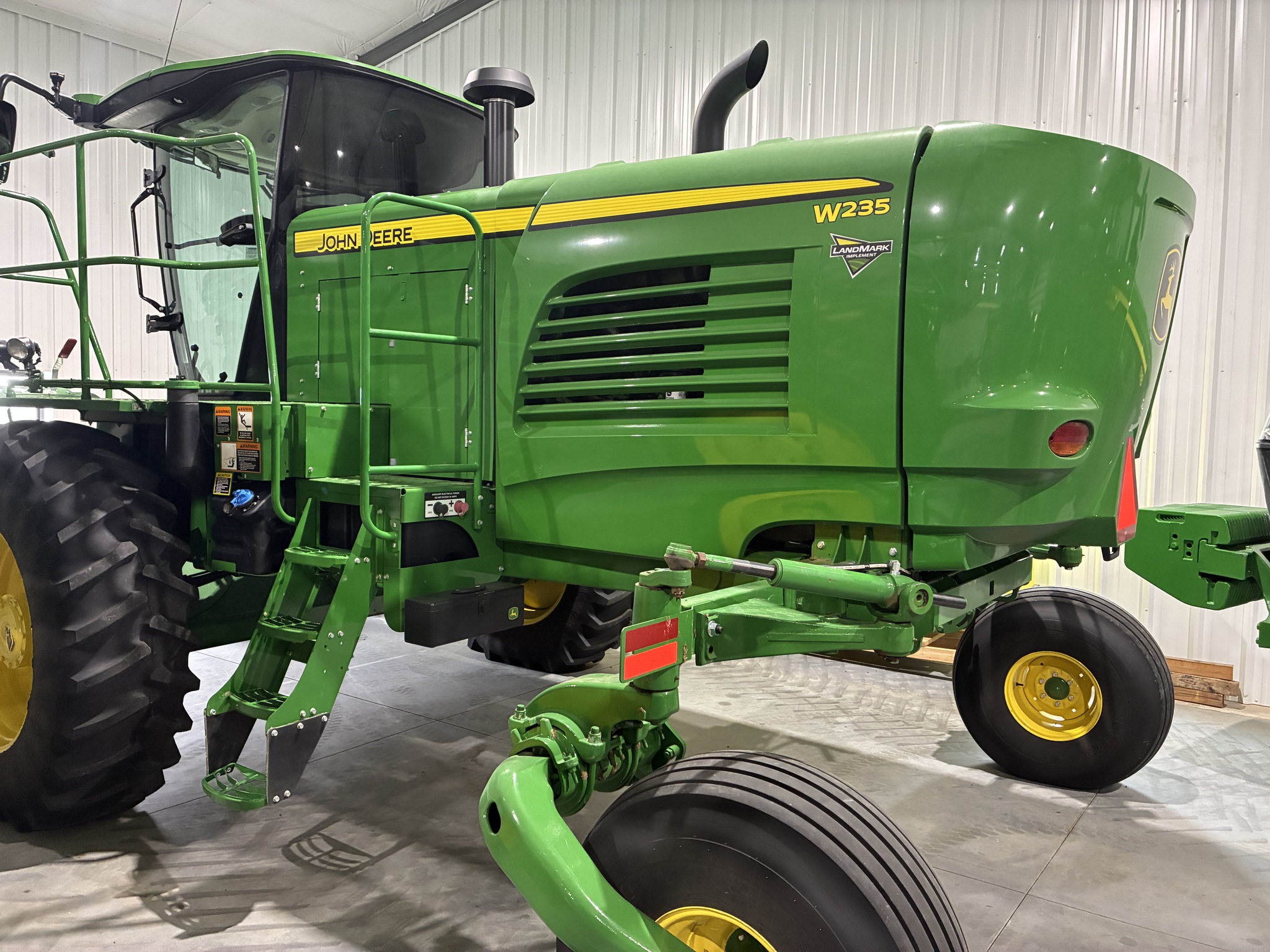 2021 John Deere W235 Image 4