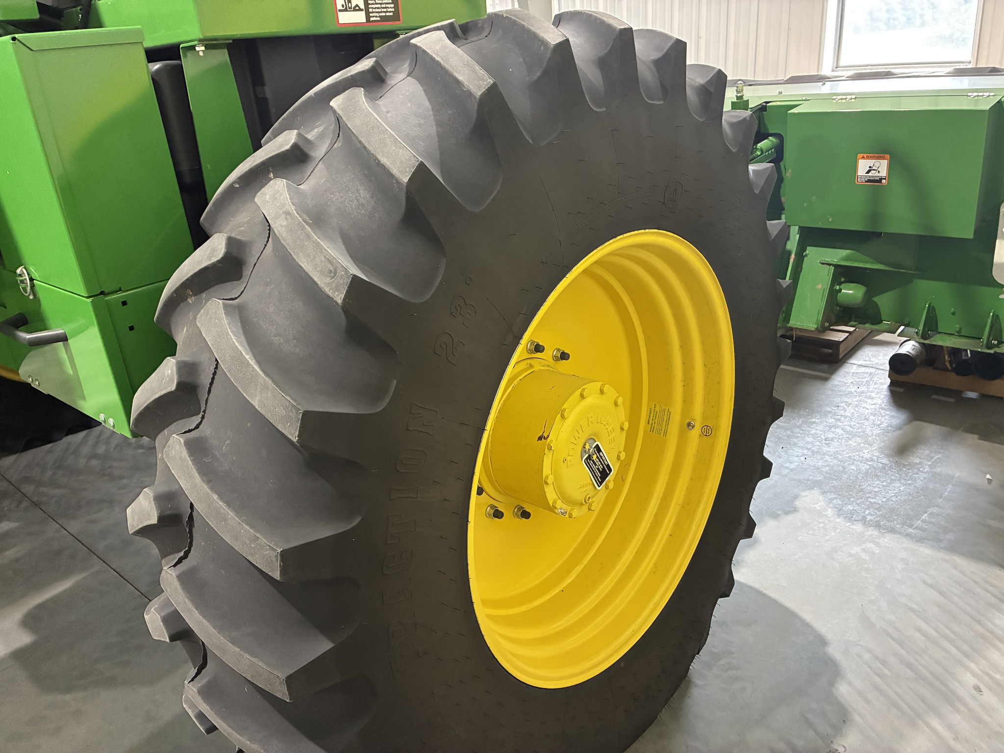 2021 John Deere W235 Image 9