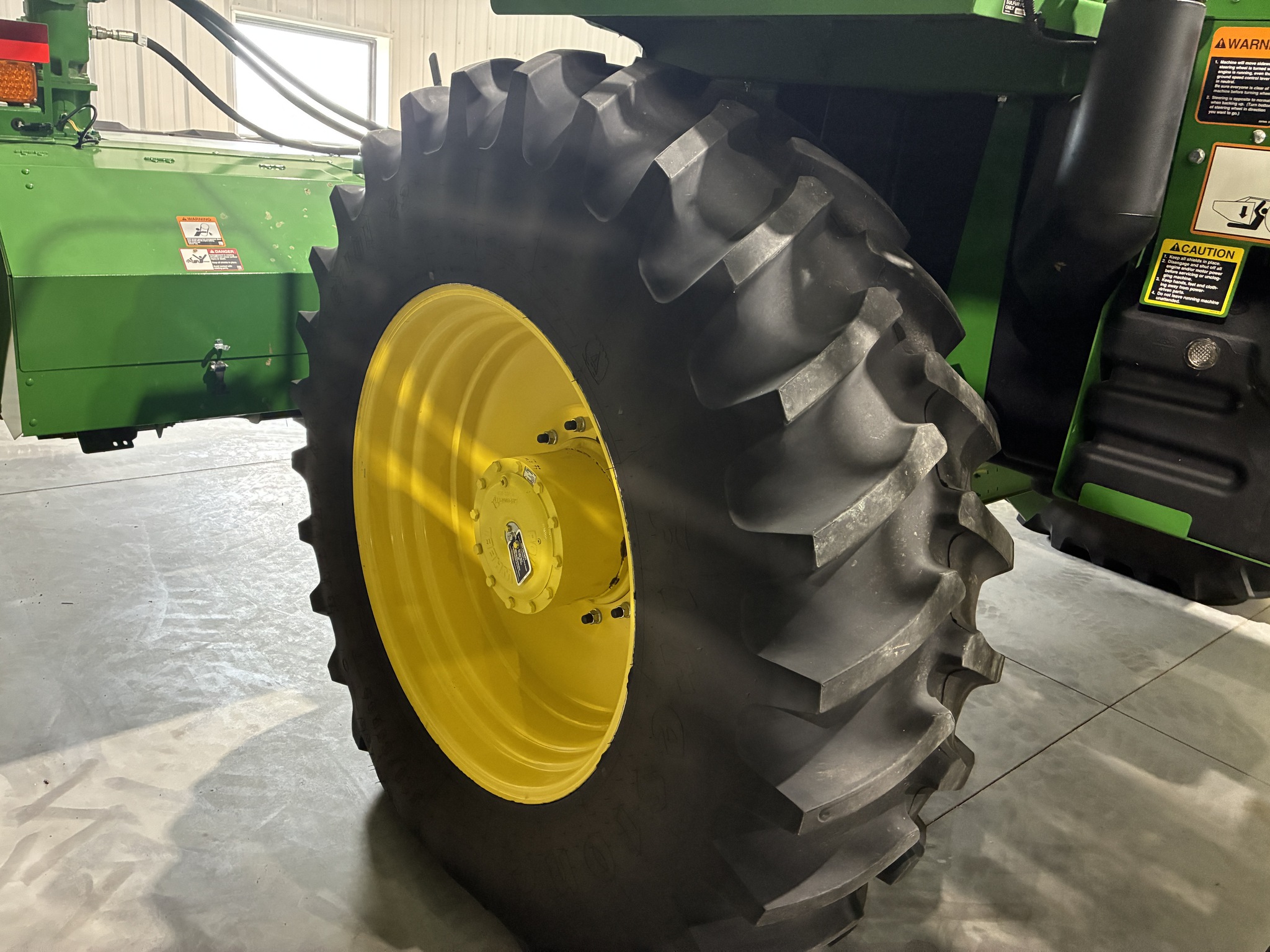 2021 John Deere W235 Image 10