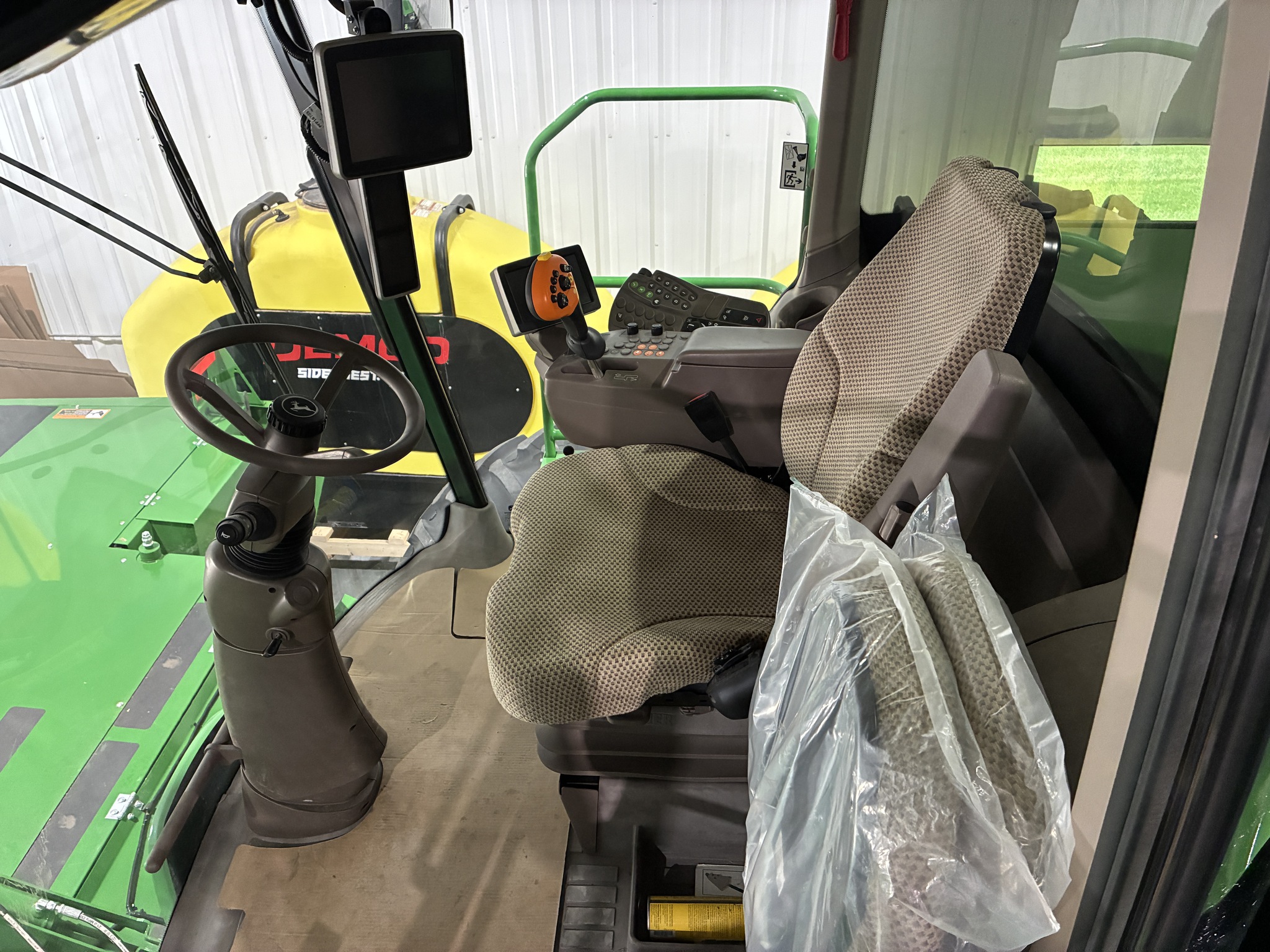 2021 John Deere W235 Image 13