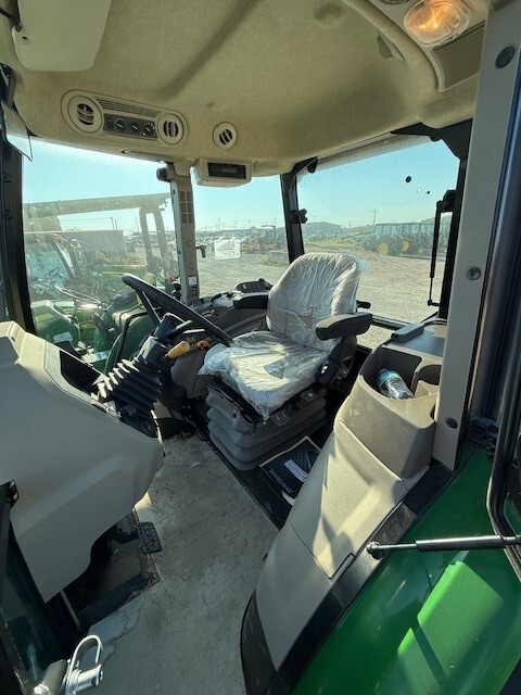 2022 John Deere 6135E Image 5