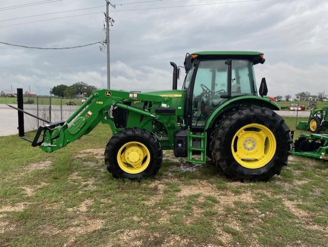 2022 John Deere 6135E Image 2