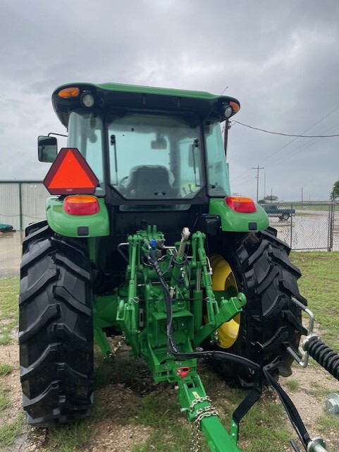 2022 John Deere 6135E Image 3