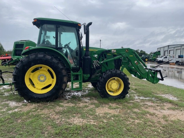 2022 John Deere 6135E Image 1