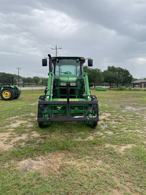 2022 John Deere 6135E Image 4