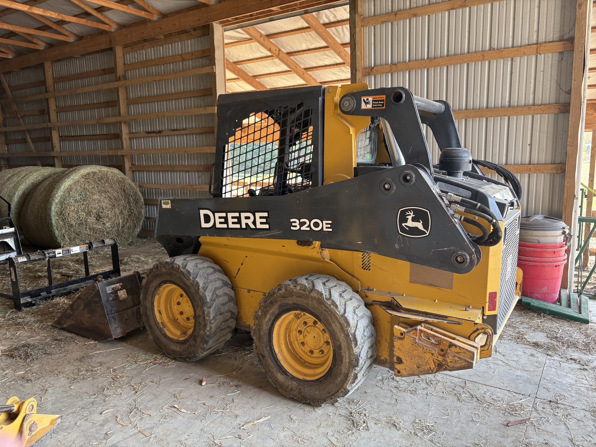 2017 John Deere 320E Image 3