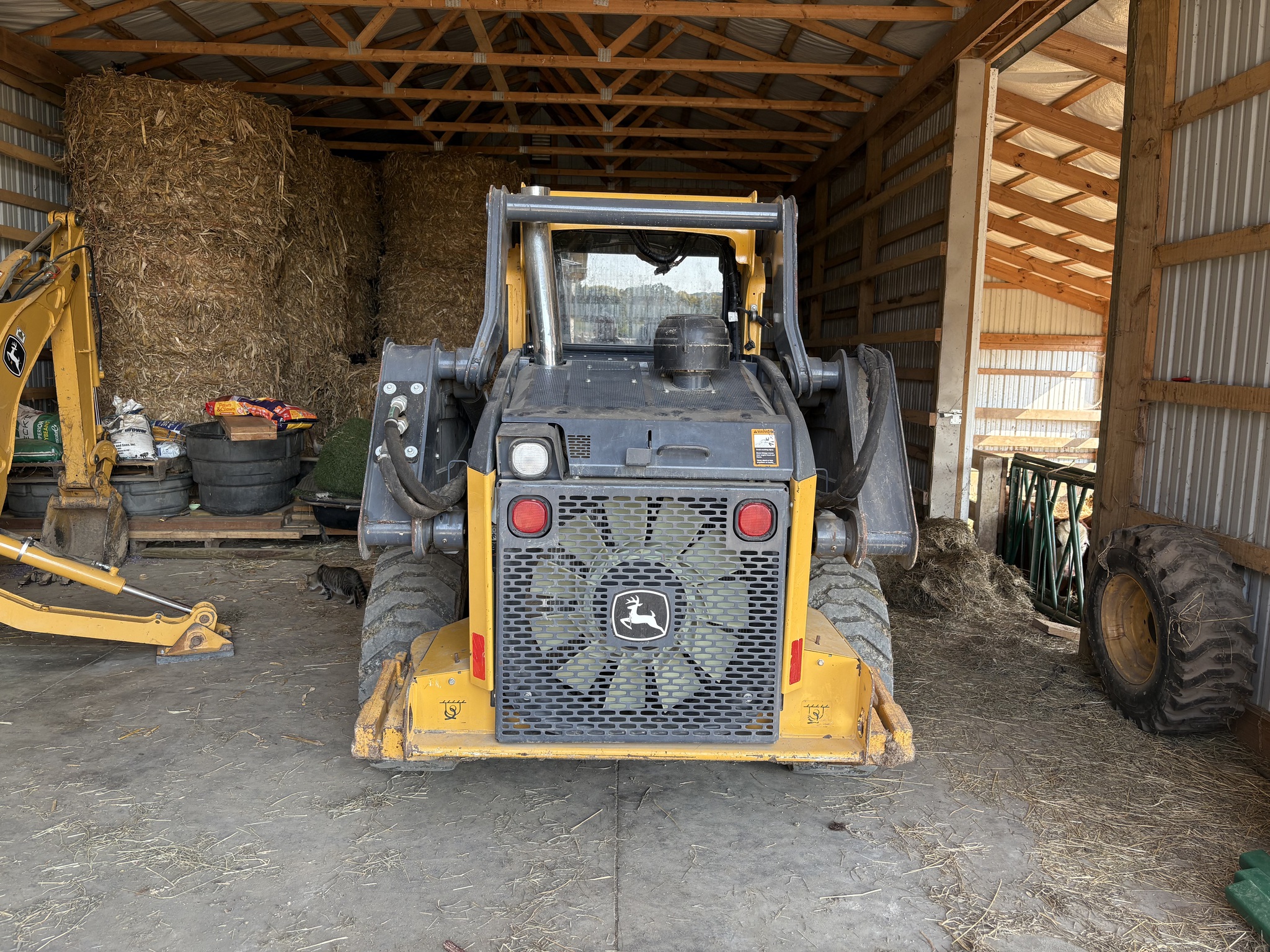 2017 John Deere 320E Image 4