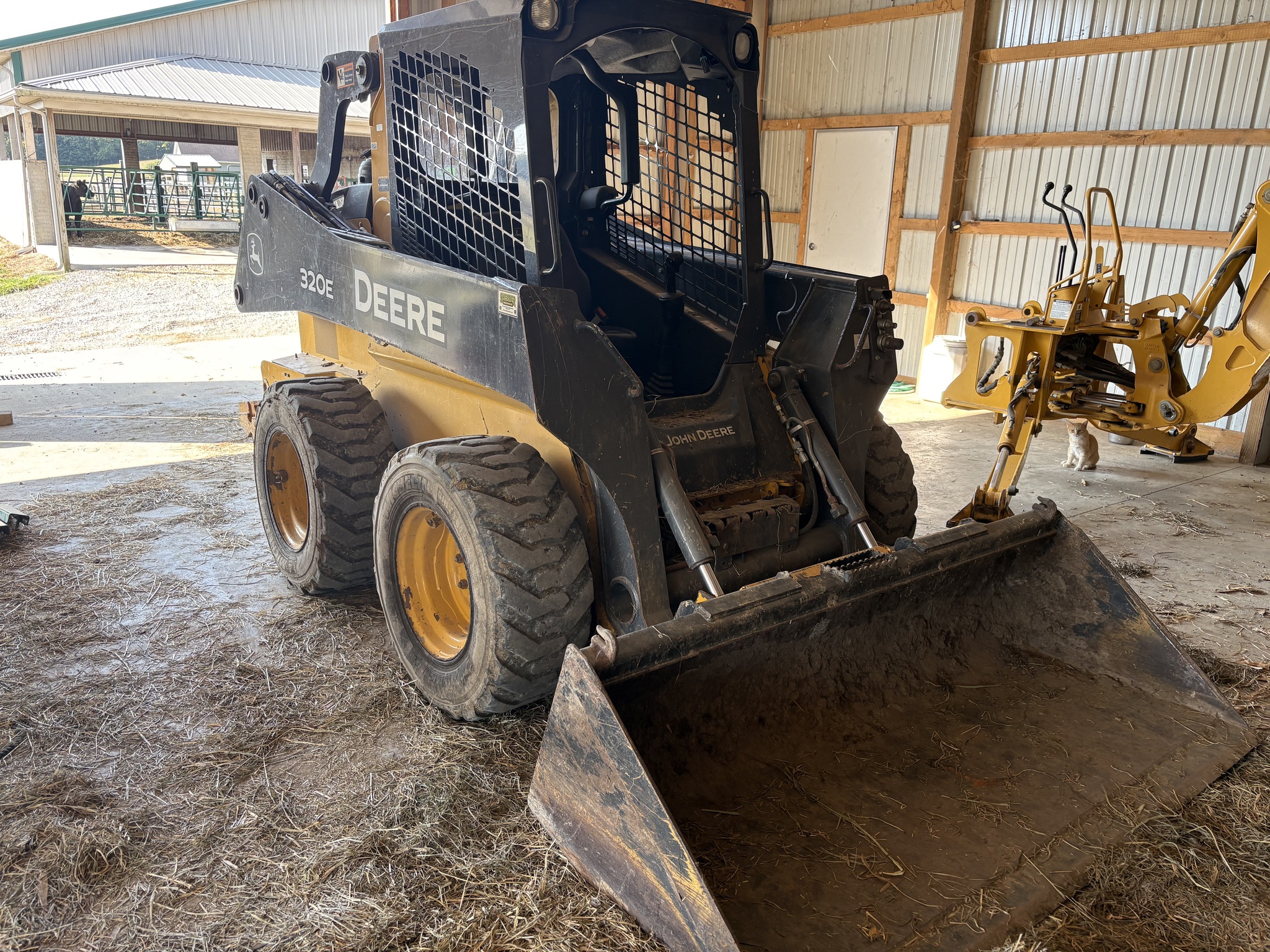 2017 John Deere 320E Image 2