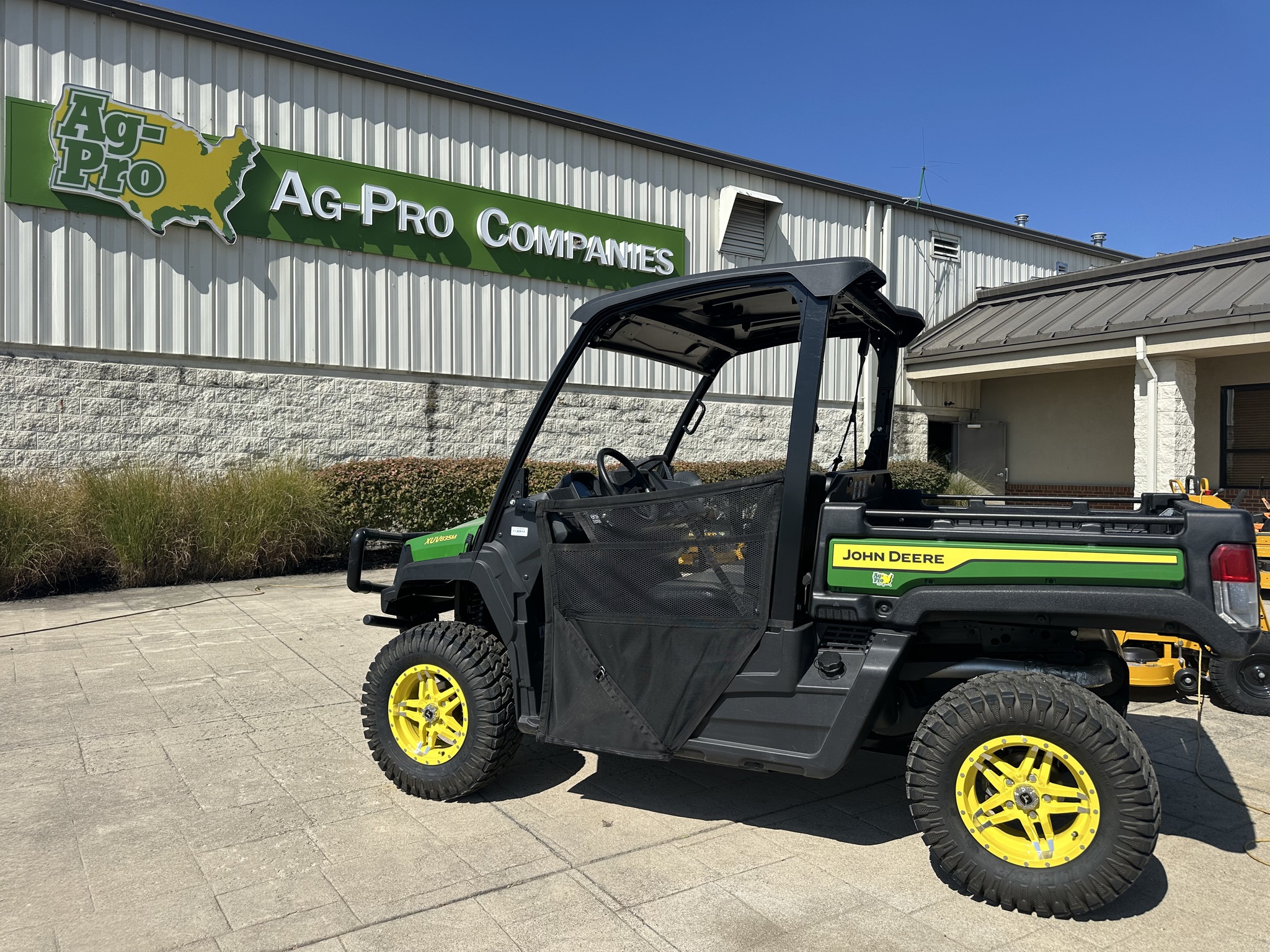 2024 John Deere 835M Image 1