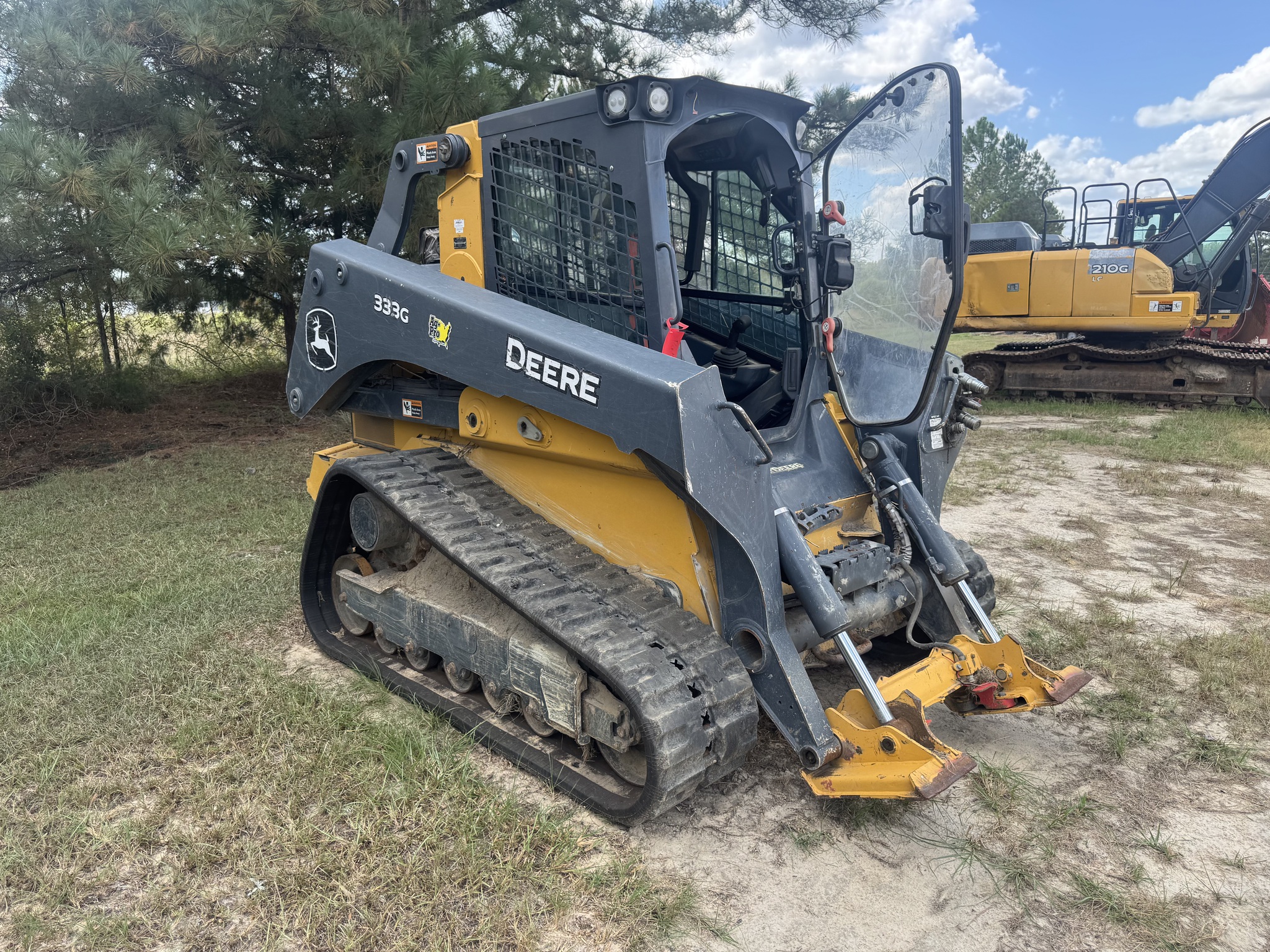 2021 John Deere 333G Image 2