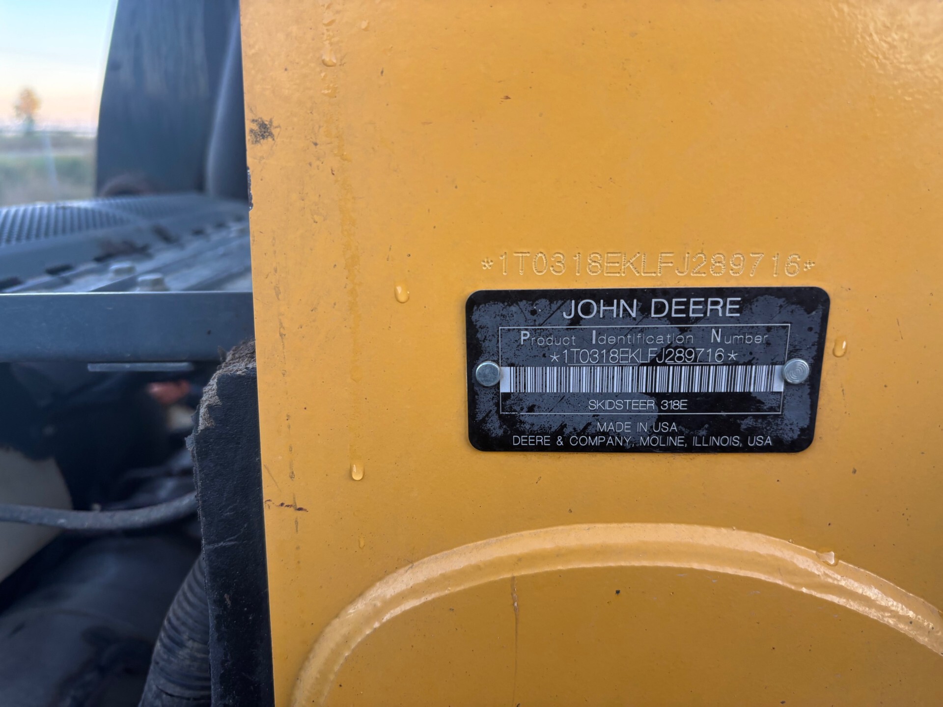 John Deere 318E Image 6