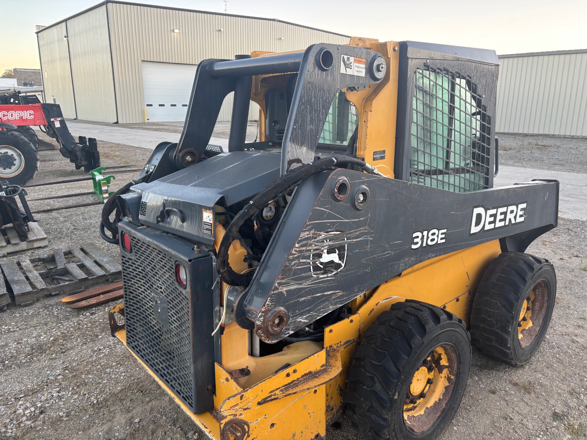 John Deere 318E Image 7
