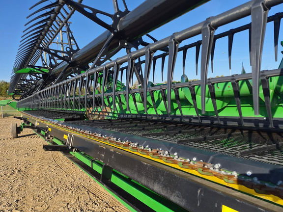 Used 2025 John Deere HDR 50 Combine Platforms at Horizon Ag & Turf in St. Paul, AB - Photo3