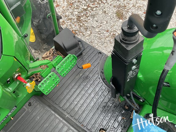 Photo of 2024 John Deere 5067E