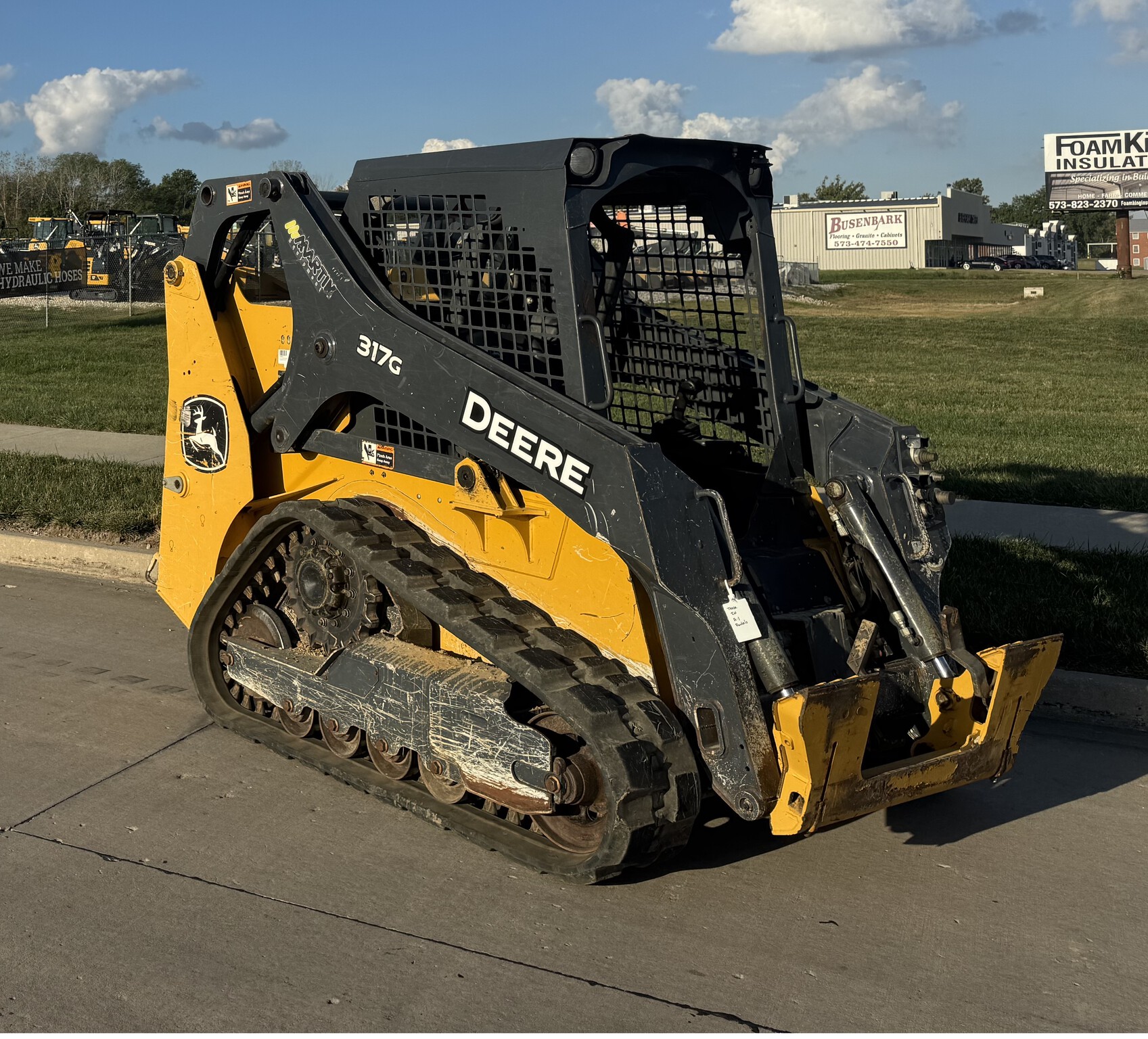 2020 John Deere 317G Image 4