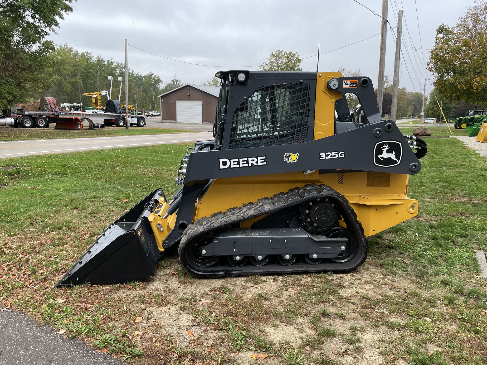 2025 John Deere 325G Image 2