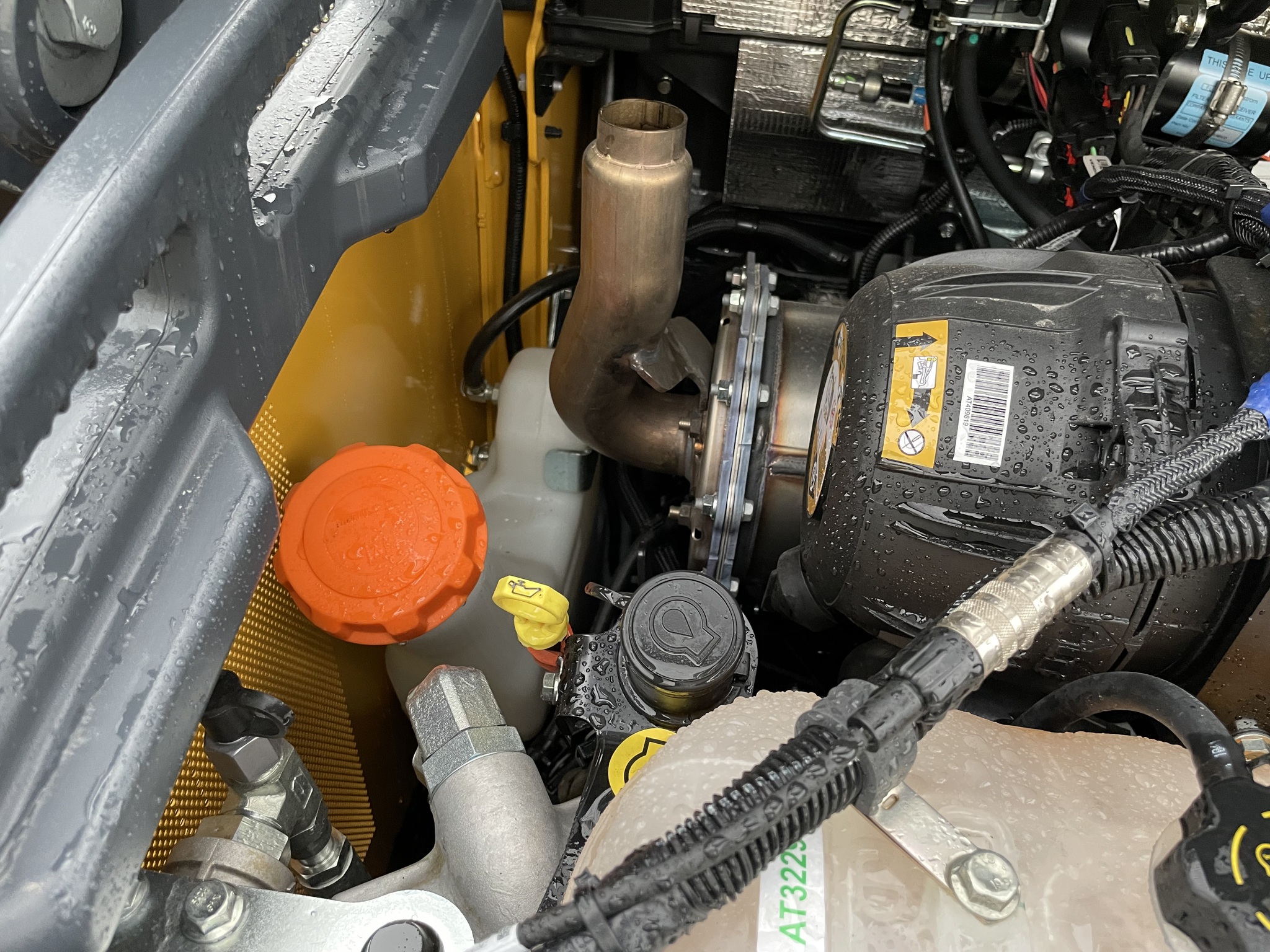 2025 John Deere 325G Image 7