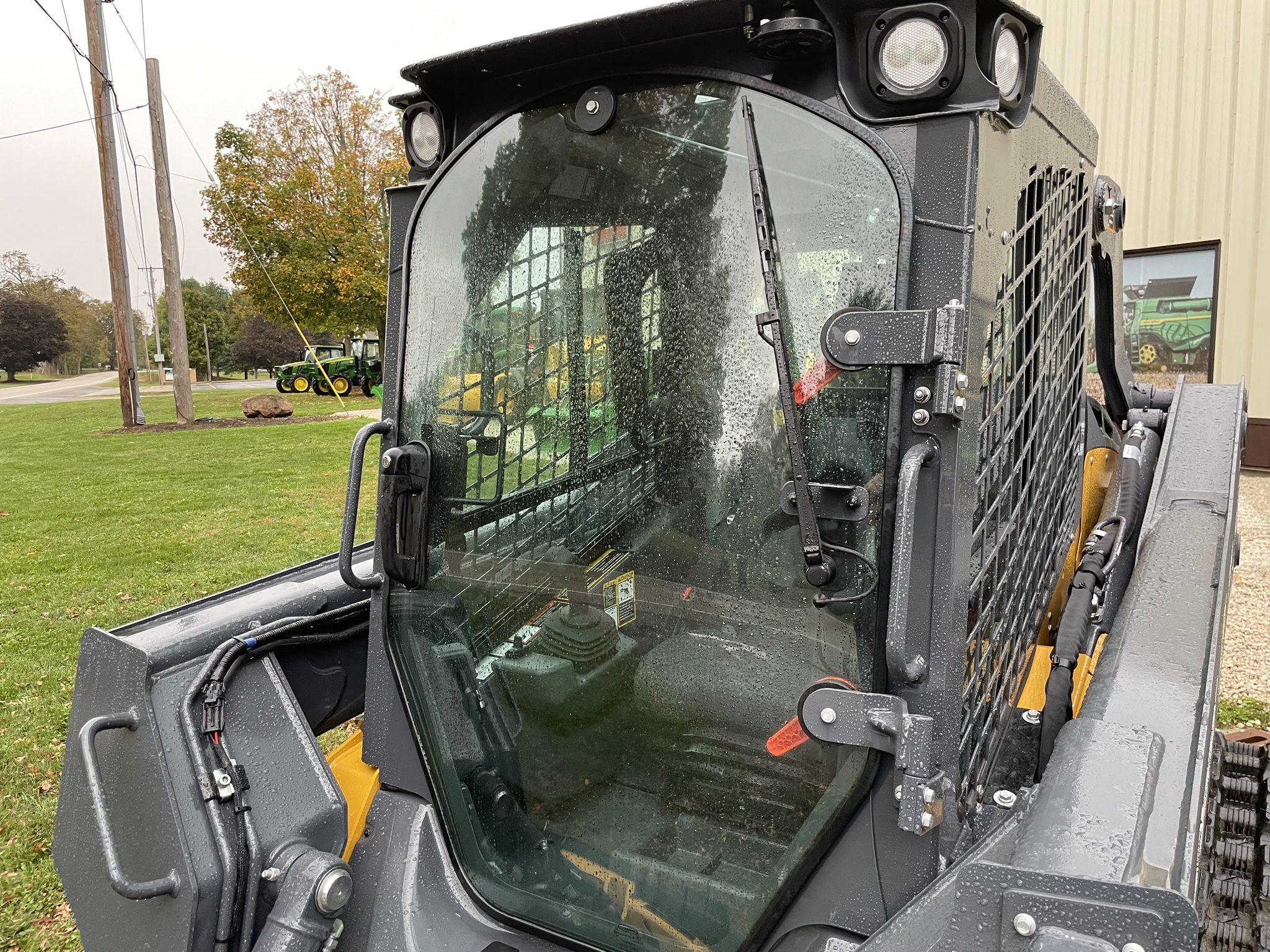2025 John Deere 325G Image 8
