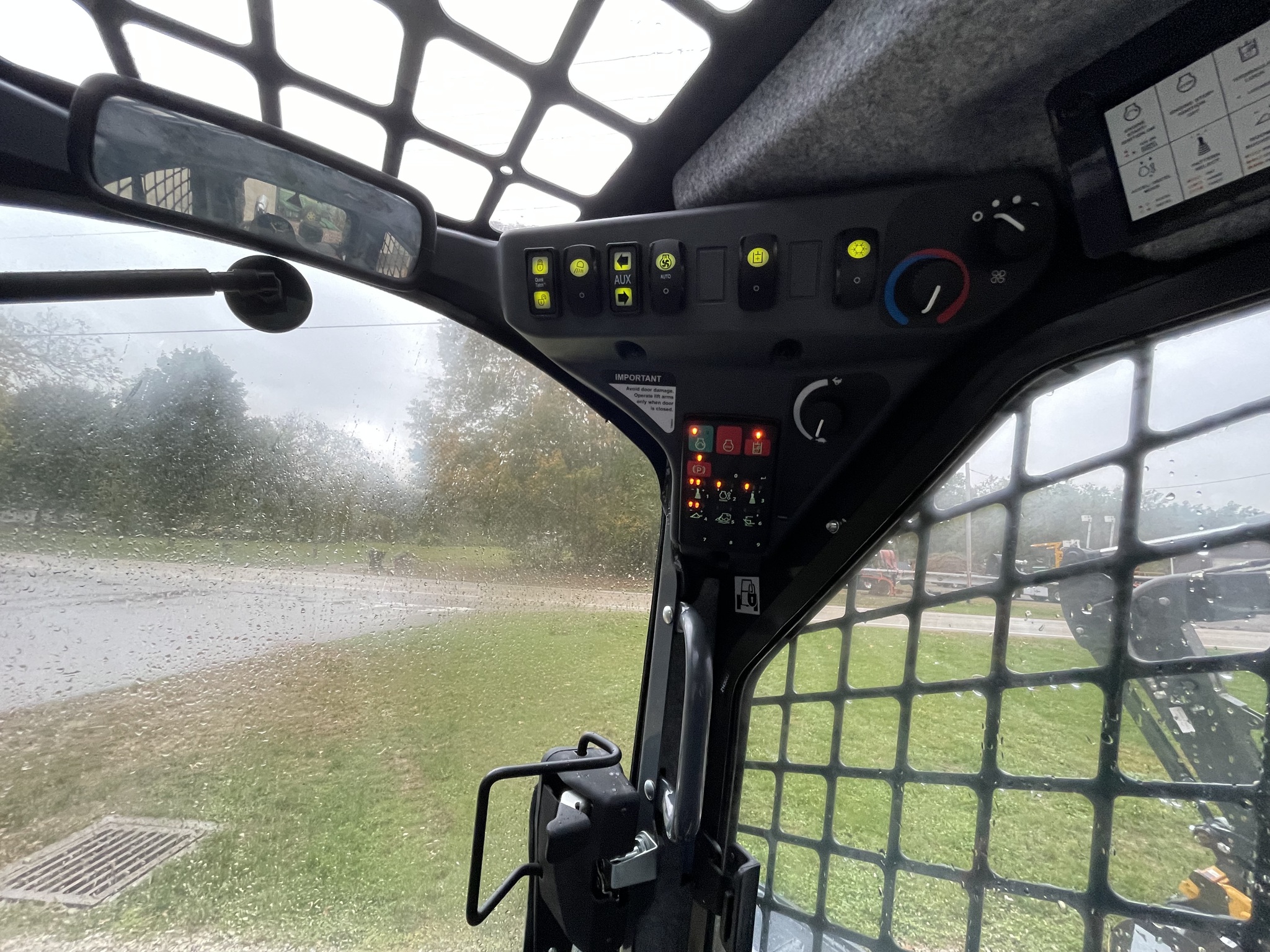 2025 John Deere 325G Image 10