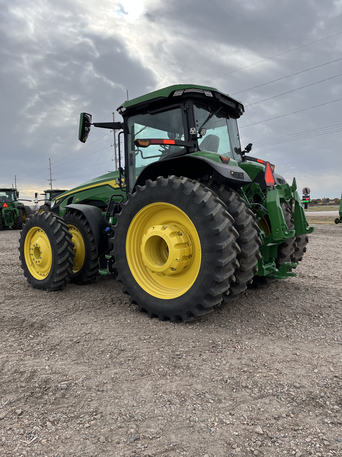 2025 John Deere 8R 310 Image 5