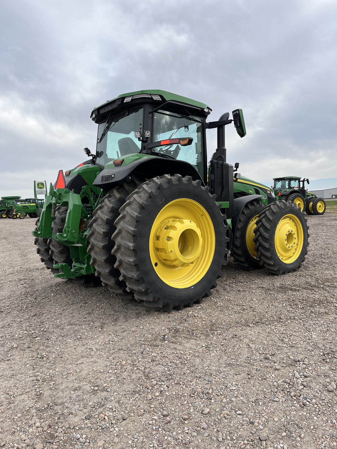 2025 John Deere 8R 310 Image 7