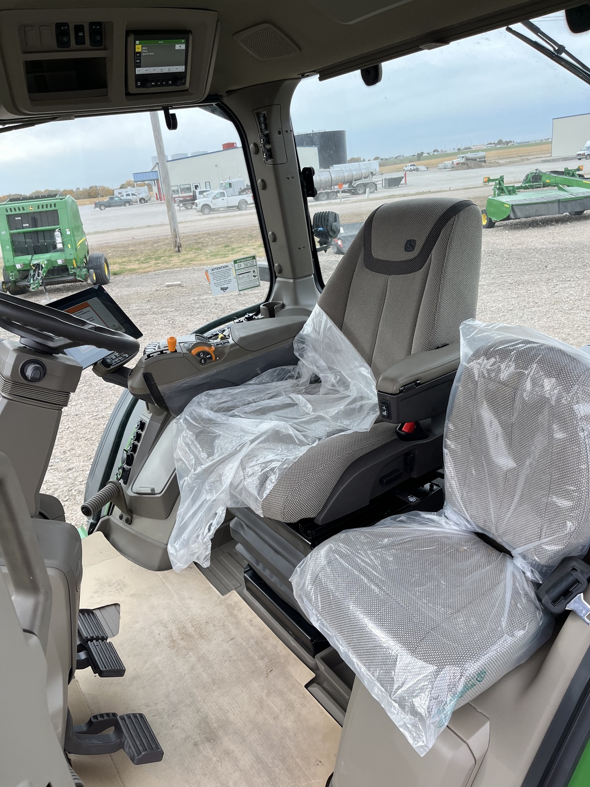 2025 John Deere 8R 310 Image 14