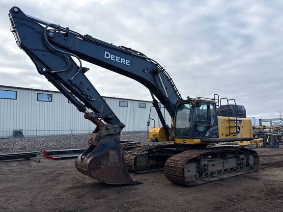 Photo of a 2021 John Deere 470GLC