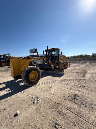 Photo of a 2023 John Deere 772G