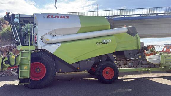 Claas TUCANO 320