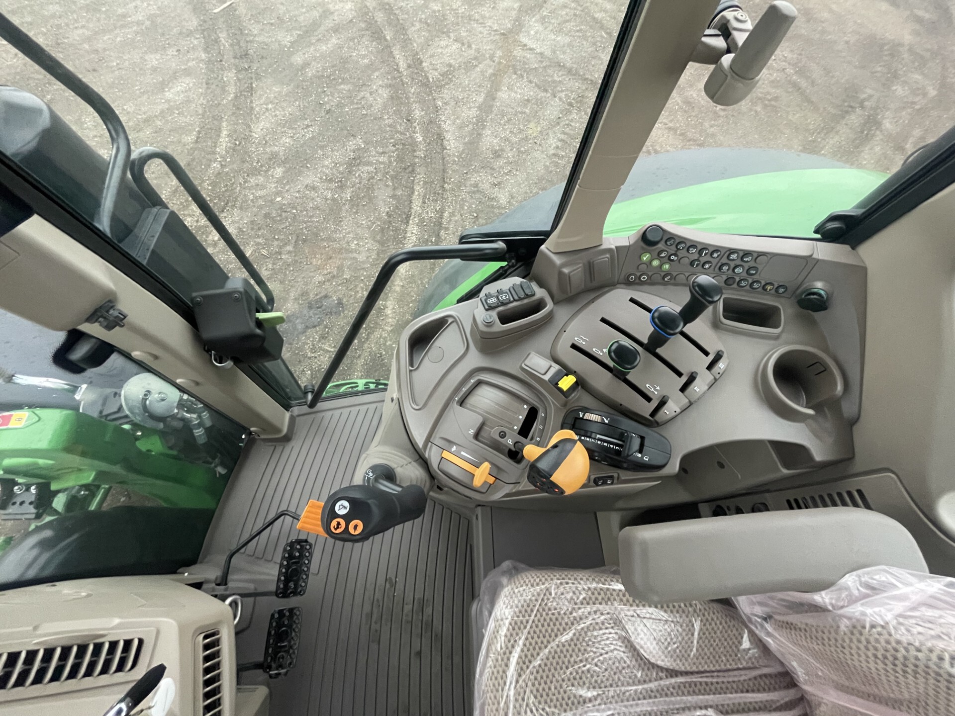 2025 John Deere 6M 115 Image 26