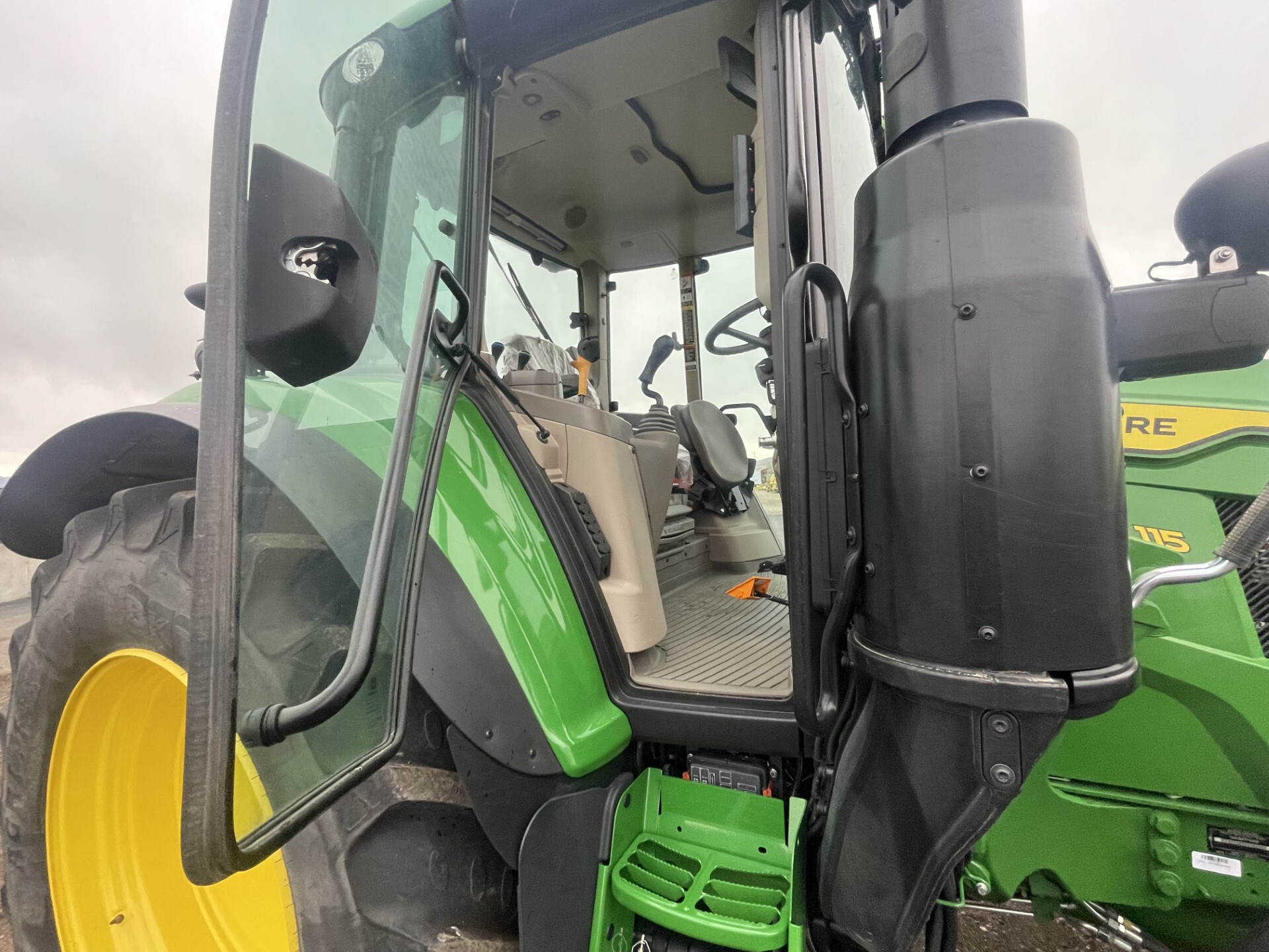 2025 John Deere 6M 115 Image 19