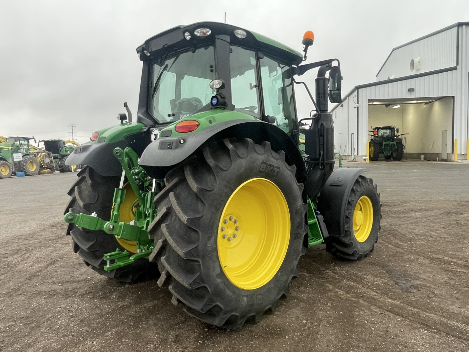 2025 John Deere 6M 115 Image 5