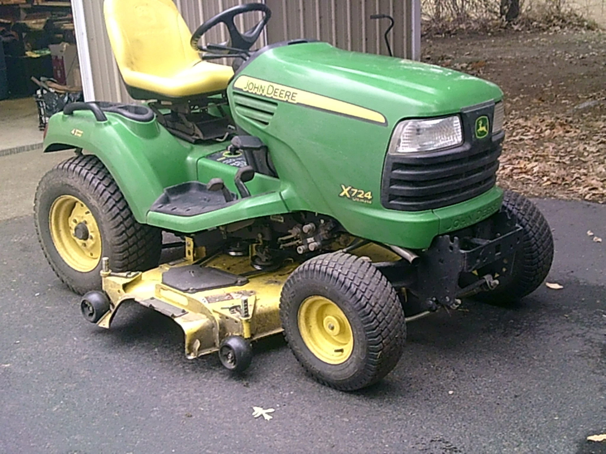 2008 John Deere X724 Image 1
