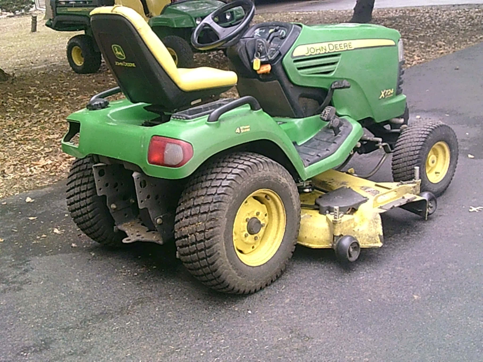 2008 John Deere X724 Image 3