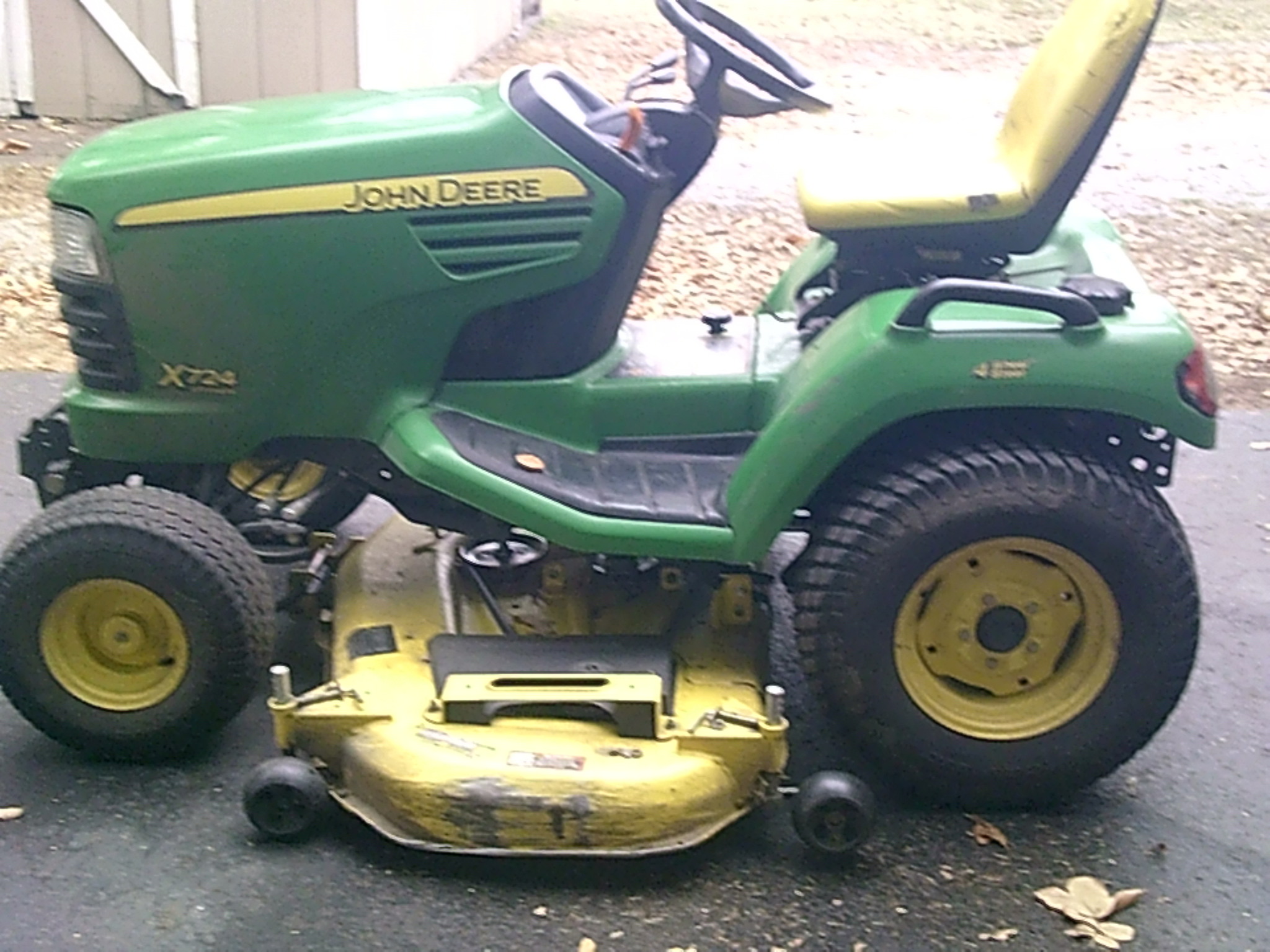2008 John Deere X724 Image 6