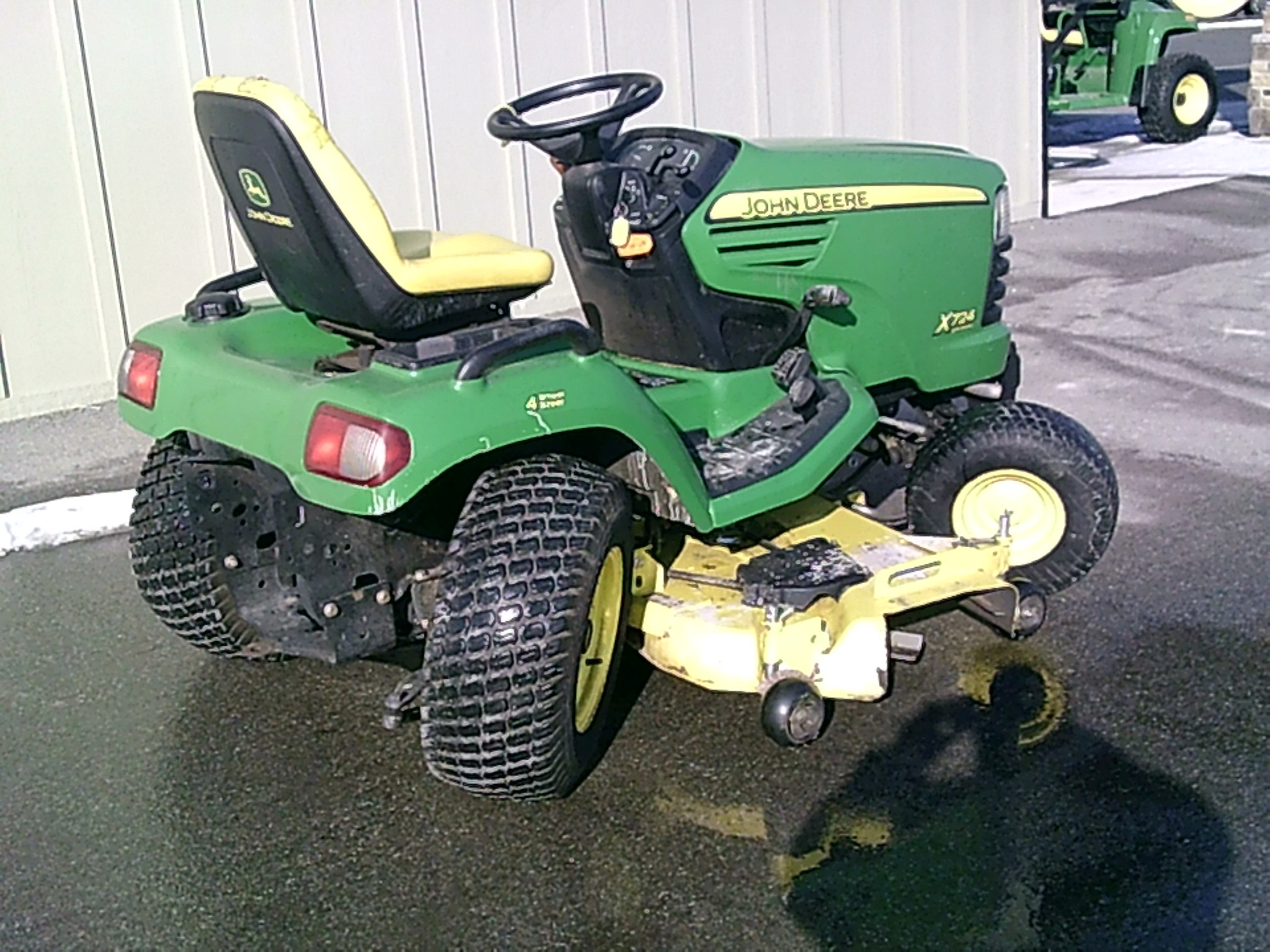 2008 John Deere X724 Image 2