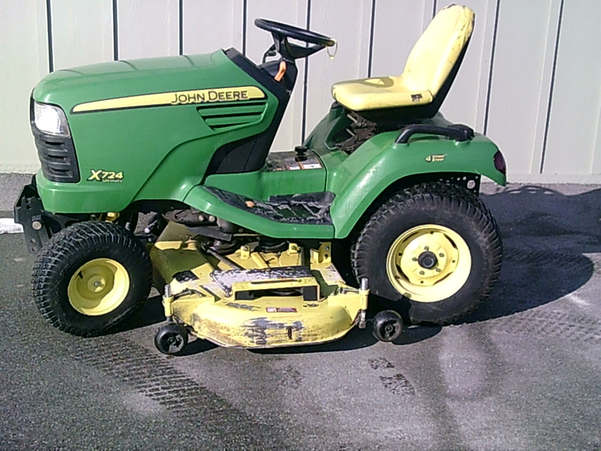 2008 John Deere X724 Image 6