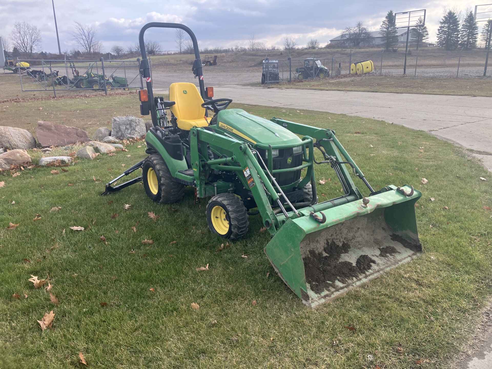 2015 John Deere 1025R Image 4