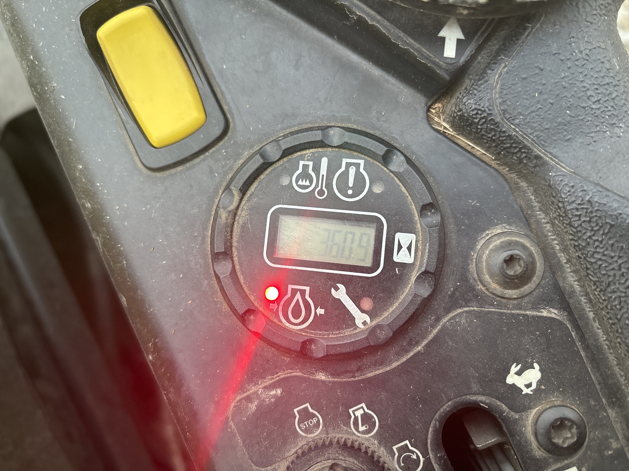 Used 2022 John Deere Z950M Zero Turn Mowers at Koenig Equipment in Greenfield, IN - PhotoXL16