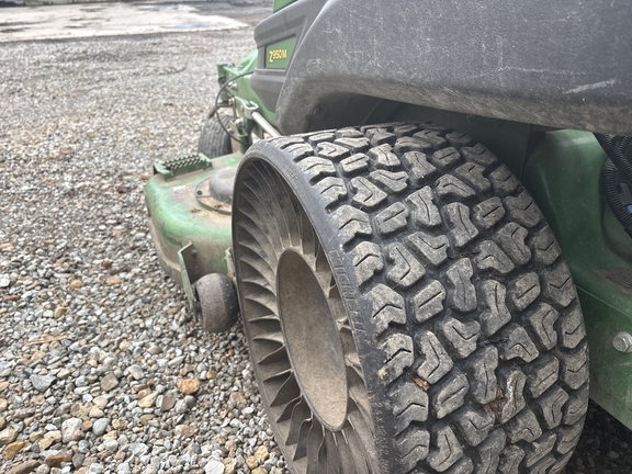 Used 2022 John Deere Z950M Zero Turn Mowers at Koenig Equipment in Greenfield, IN - Photo11