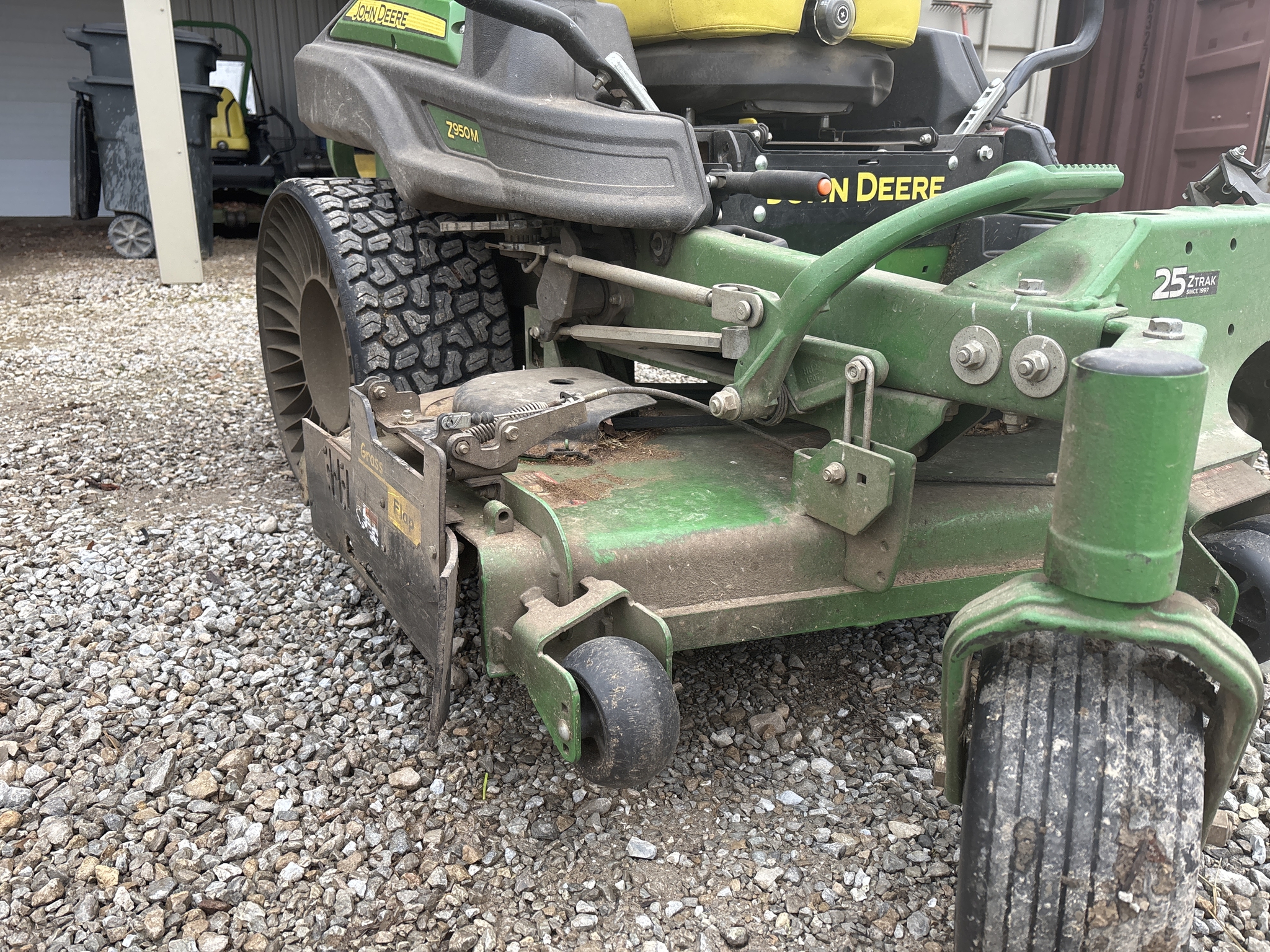 Used 2022 John Deere Z950M Zero Turn Mowers at Koenig Equipment in Greenfield, IN - PhotoXL13