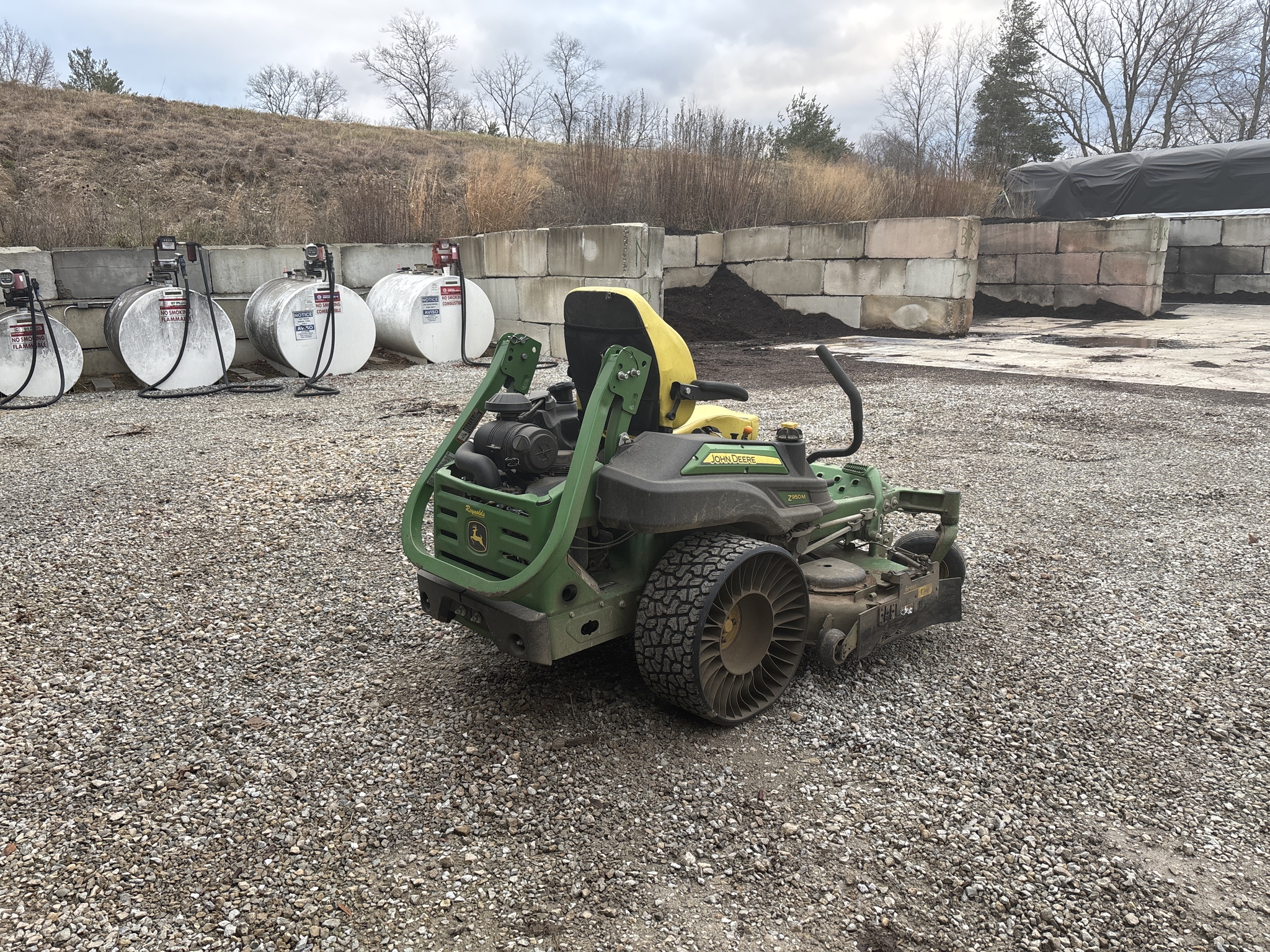 Used 2022 John Deere Z950M Zero Turn Mowers at Koenig Equipment in Greenfield, IN - PhotoXL4