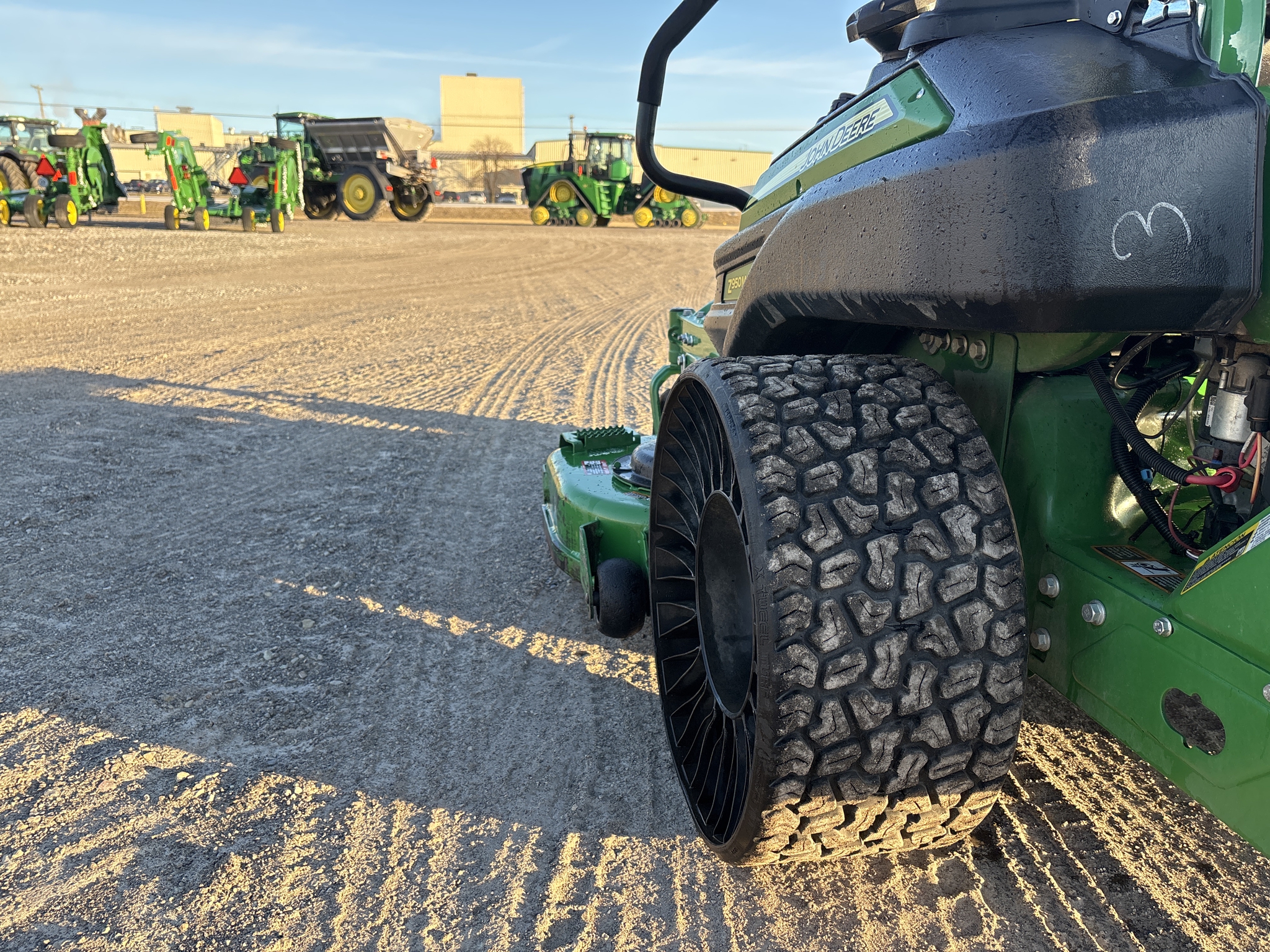 Used 2022 John Deere Z950M Zero Turn Mowers at Koenig Equipment in Greenfield, IN - PhotoXL8