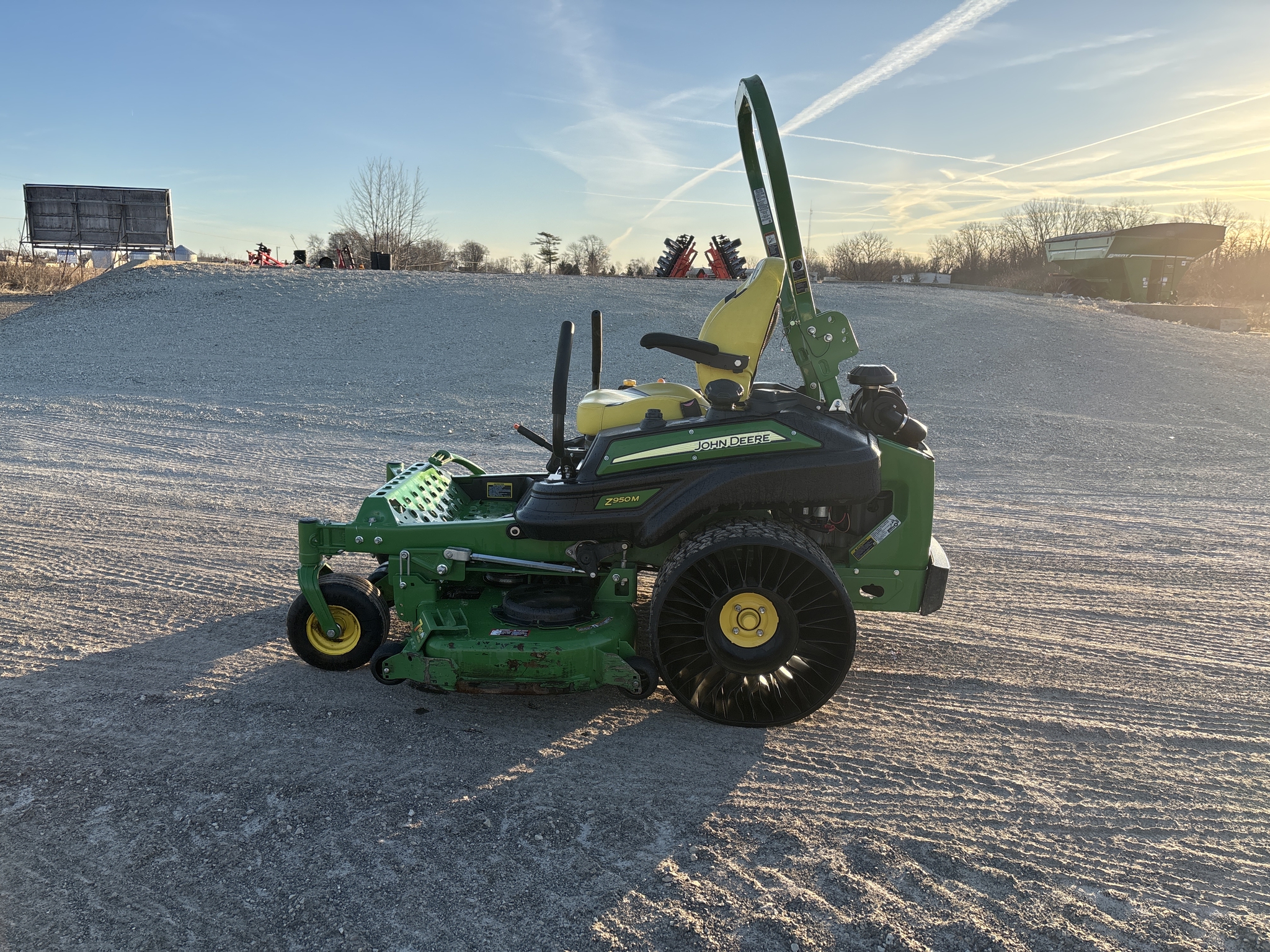 Used 2022 John Deere Z950M Zero Turn Mowers at Koenig Equipment in Greenfield, IN - PhotoXL7